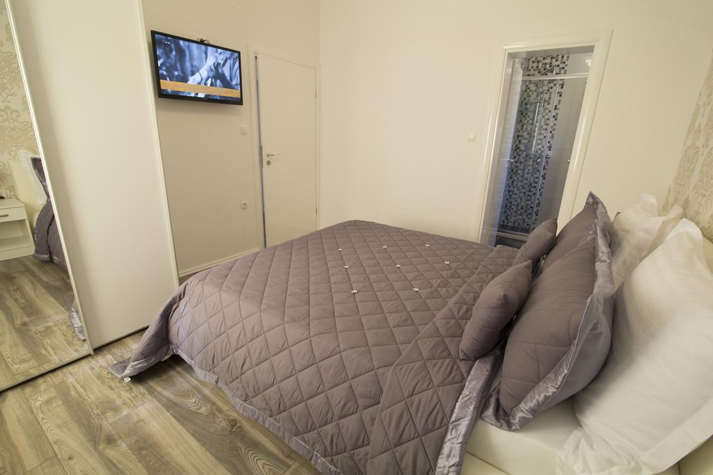 Villa Petra Apartment With Private Pool Makarska Eksteriør billede