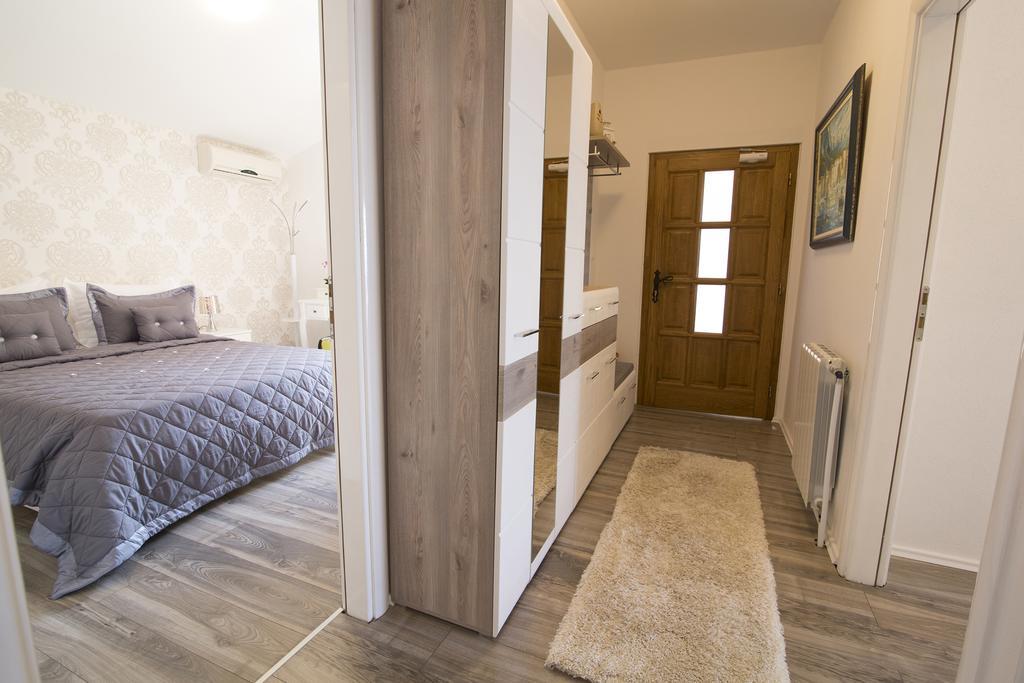 Villa Petra Apartment With Private Pool Makarska Eksteriør billede