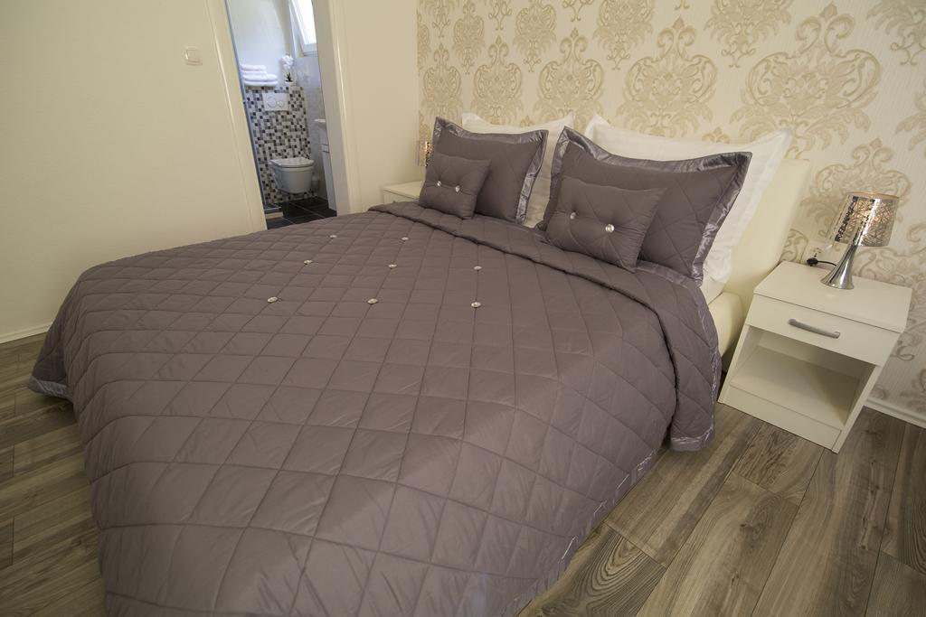 Villa Petra Apartment With Private Pool Makarska Eksteriør billede