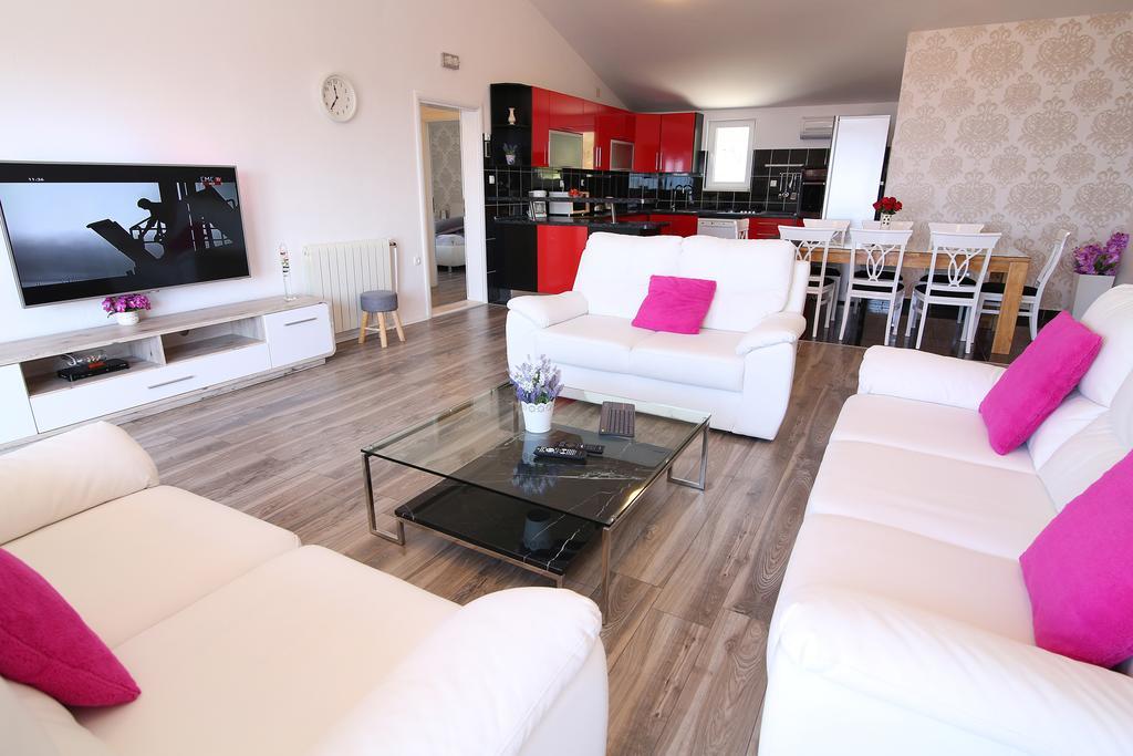 Villa Petra Apartment With Private Pool Makarska Eksteriør billede