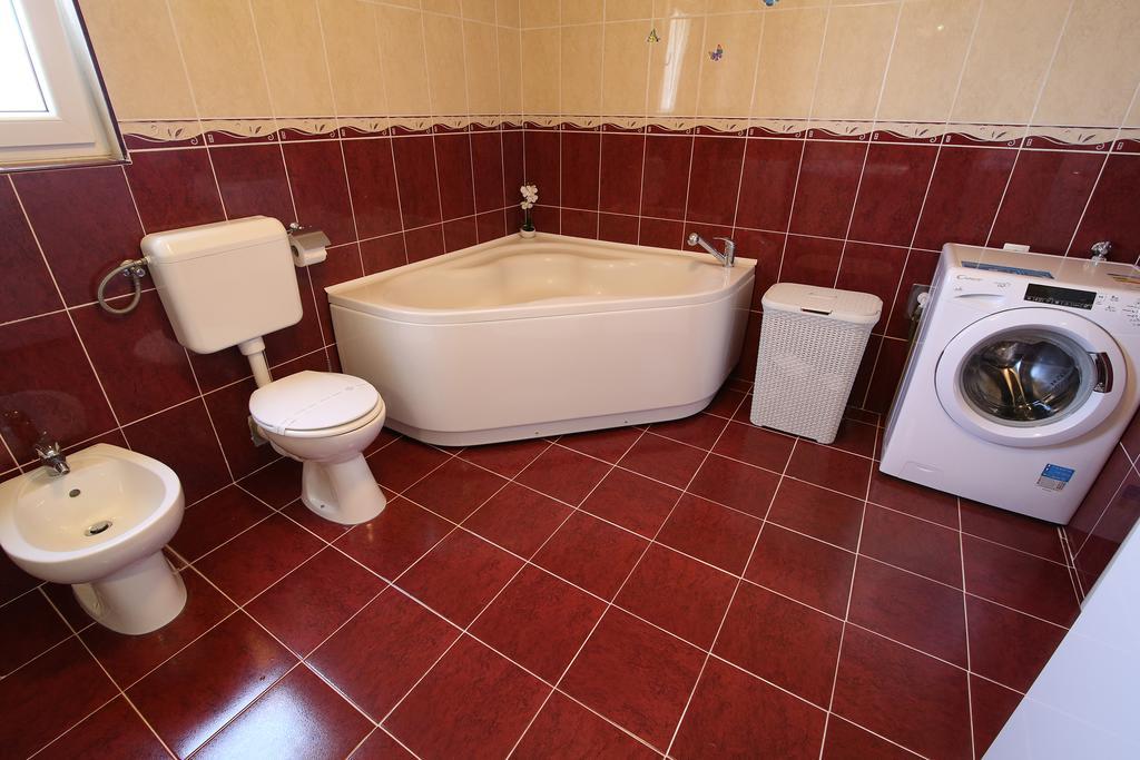Villa Petra Apartment With Private Pool Makarska Eksteriør billede