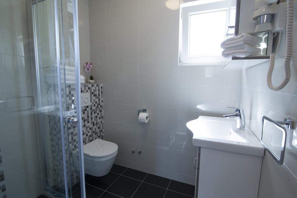 Villa Petra Apartment With Private Pool Makarska Eksteriør billede