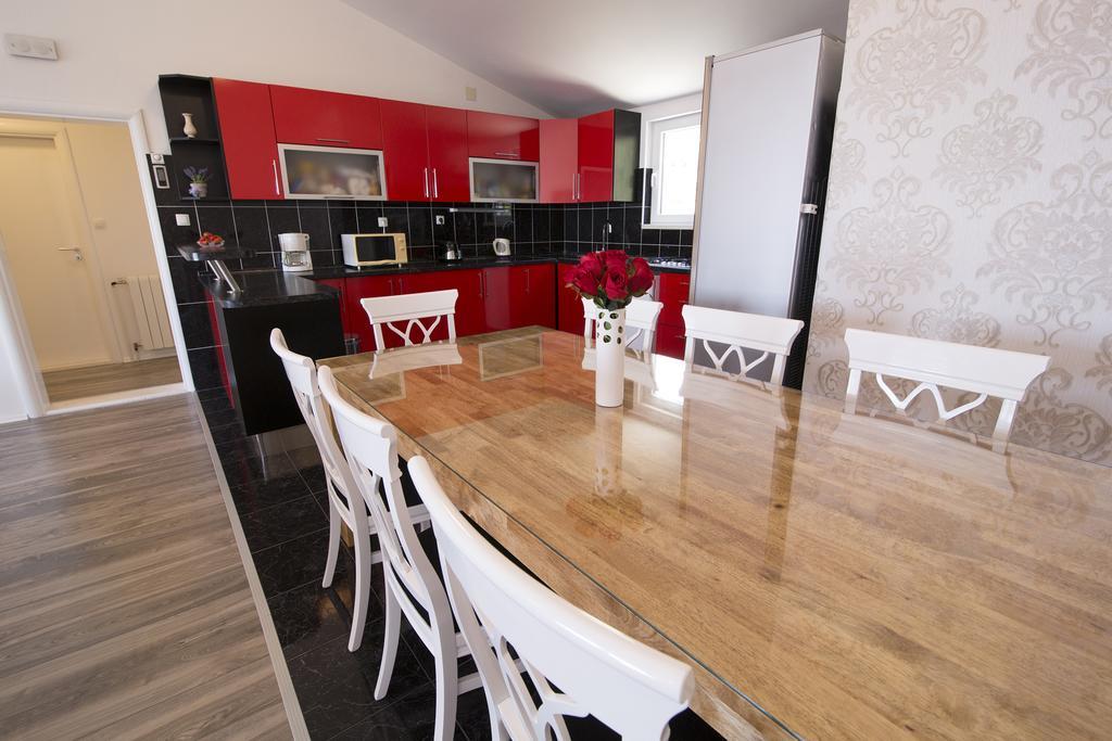 Villa Petra Apartment With Private Pool Makarska Eksteriør billede