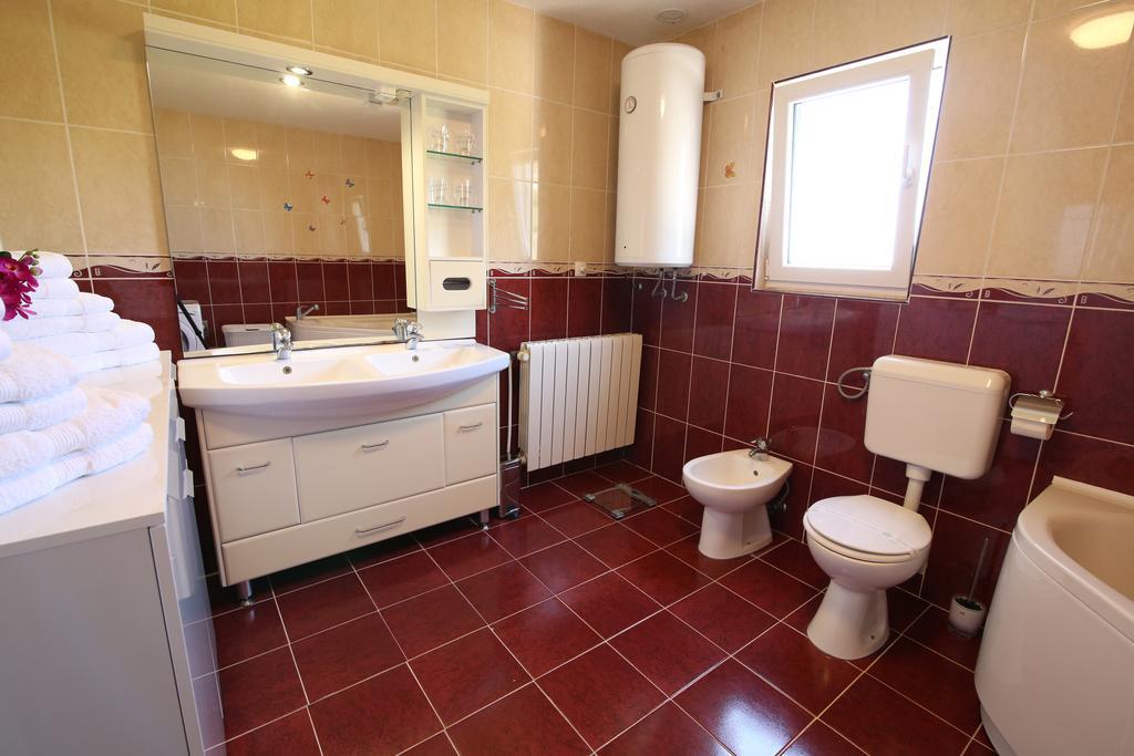 Villa Petra Apartment With Private Pool Makarska Eksteriør billede